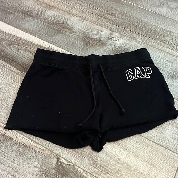 Black GAP sweat shorts - Picture 1 of 3